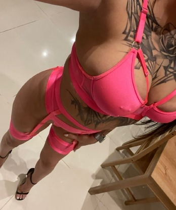 Живу в Москве, и моя страсть готова разгореться только для тебя! 😉
Позволь мне позаботиться о твоих желаниях и фантазиях - мои услуги просто шикарны! Умею создавать атмосферу расслабления и волнения одновременно. Ты будешь восторге от массажа, стриптиза, ролевых игр и других удовольствий, которые я предлагаю.
Я искренне стремлюсь обеспечить тебе самое глубокое удовольствие и экстаз. Восхищающий глаз своими ослепительными глазами и соблазнительными губами, сексуальным обворожительным телом и опытом, который ты запомнишь надолго. Чудесные отзывы обо мне тебя убедят в этом.
Со мной в Москве тебе гарантирована абсолютная конфиденциальность и безопасность. Не жди, позвони мне и дай мне возможность сделать тебя счастливым! 💕😘🔥🌃🔞 1812, 21 год